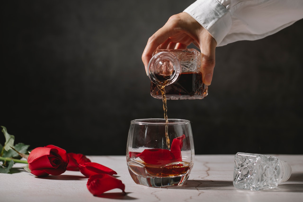 Cocktail lovers Holiday Gift Set by Priority Experiences